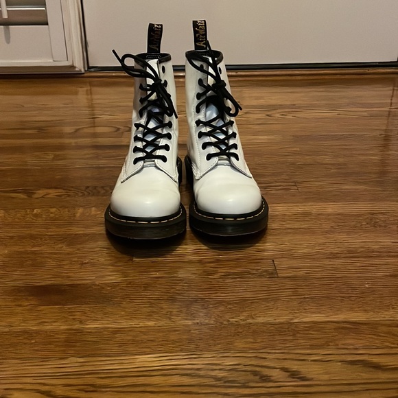 Dr Martens - Women's 1460 Smooth Leather Combat Boots - like new - Picture 9 of 11